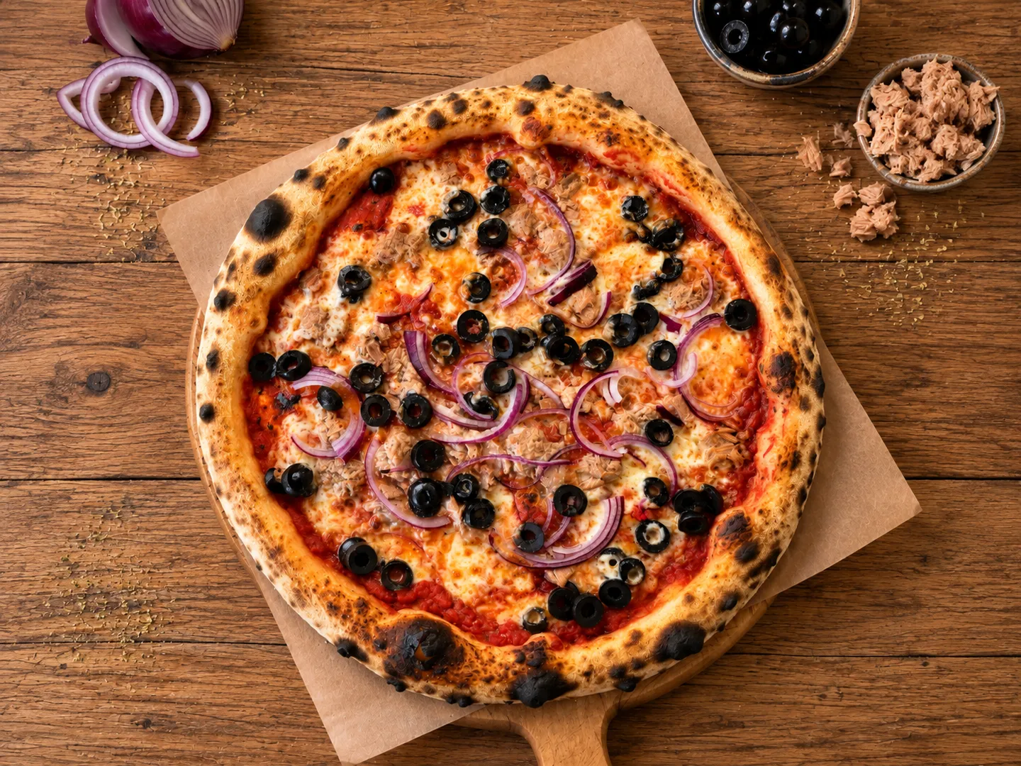 Al Tonno, Pizza 32 cm, ciasto neapolitańskie